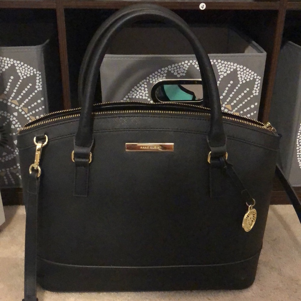 Black Anne Klein purse with crossbody strap